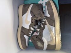Travis Scott × Air Jordan 1 Retro High Og white mocha